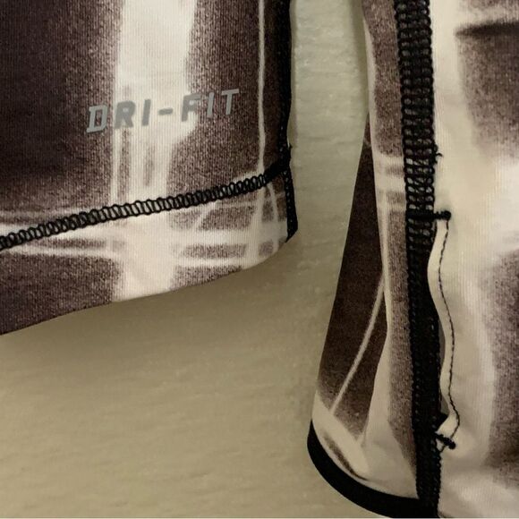 NIKE Pro Half Zip Women’s Medium White Black Thumb Hole. - Picture 6 of 15